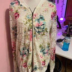 Pretty in floral 🌸🌺🌷🌹